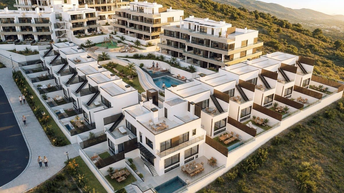 1 bedroom Apartment for sale in La Linea de la Concepcion with pool garage - € 310,000 (Ref: 9848121)