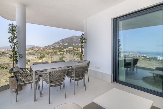 2 bedroom Apartment for sale in Fuengirola with pool garage - € 450,000 (Ref: 9866049)