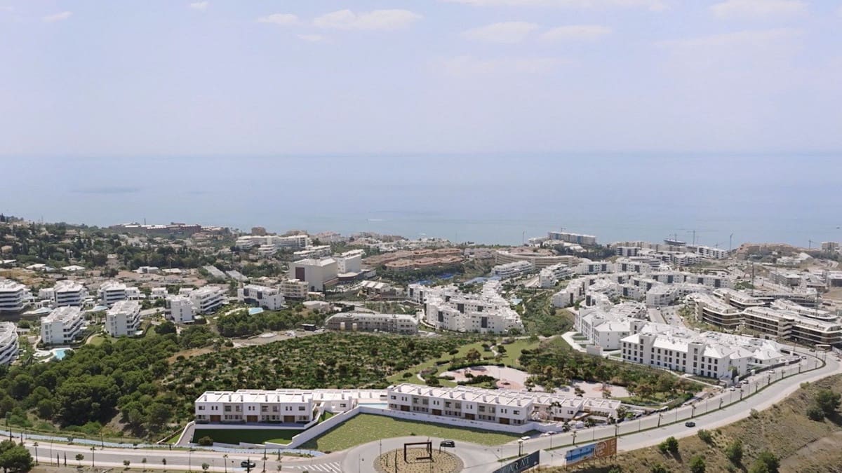 3 bedroom Townhouse for sale in Fuengirola with pool garage - € 995,000 (Ref: 9866146)