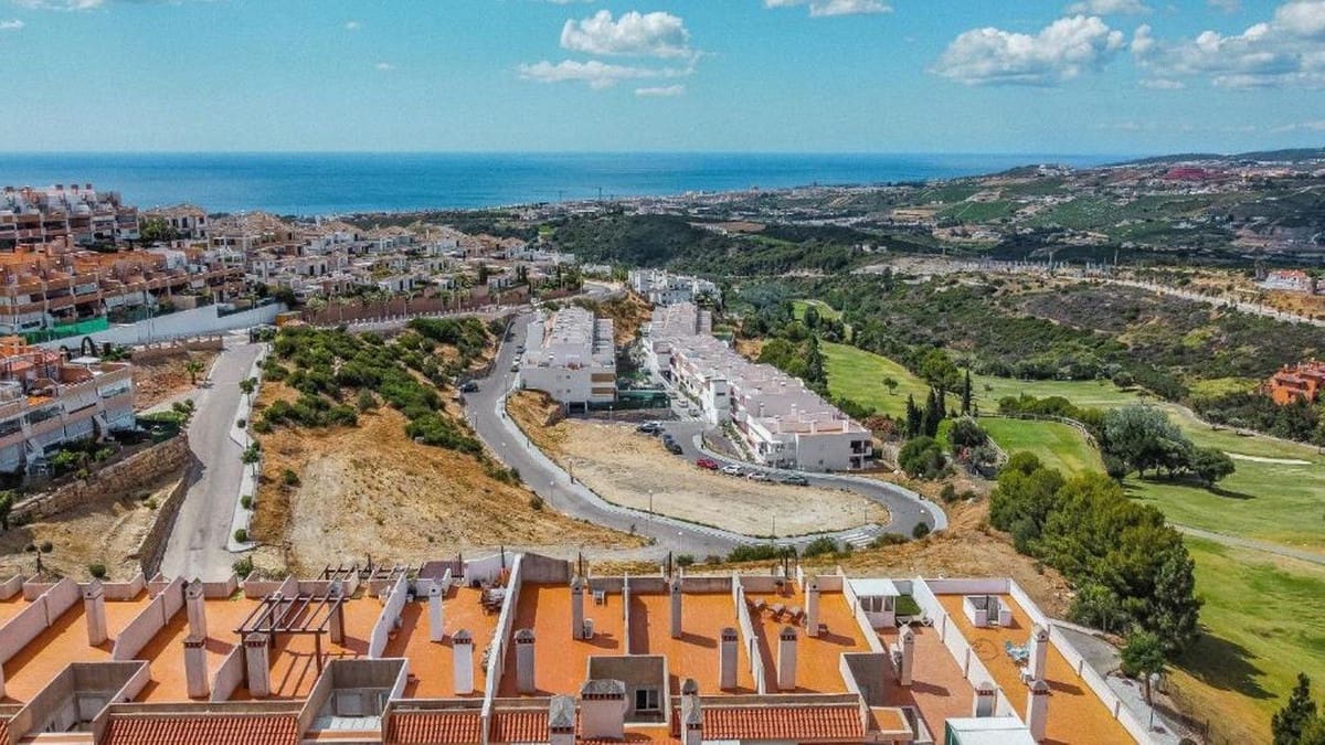 3 bedroom Penthouse for sale in Bahia de Casares with pool garage - € 320,000 (Ref: 9880217)