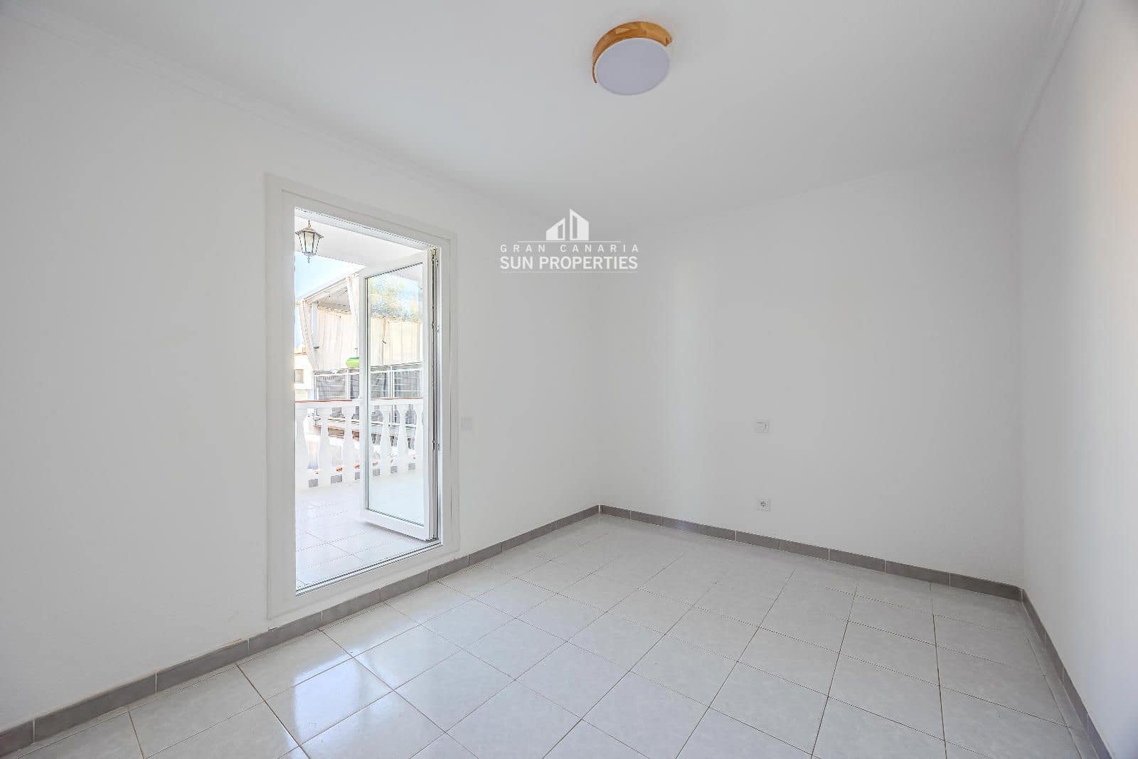 Maison de Ville de 4 chambres à louer à San Bartolome de Tirajana avec garage - 2 700 € (Ref: 10024427)