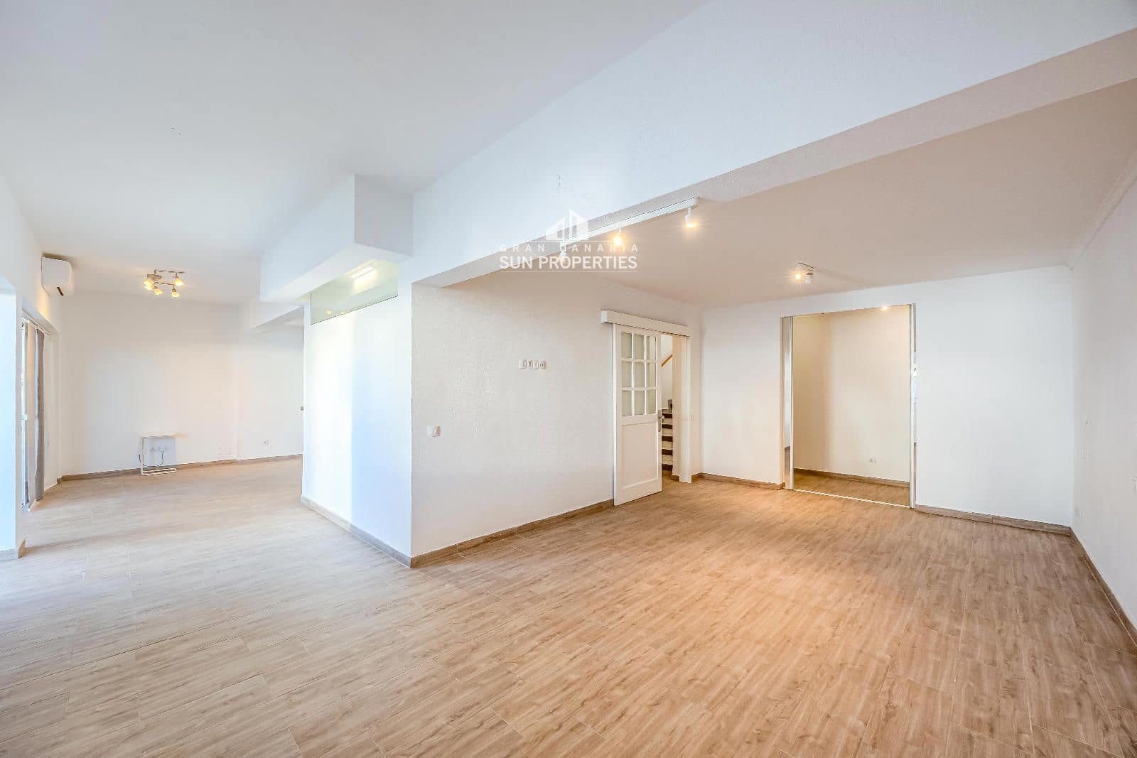 Maison de Ville de 4 chambres à louer à San Bartolome de Tirajana avec garage - 2 700 € (Ref: 10024427)