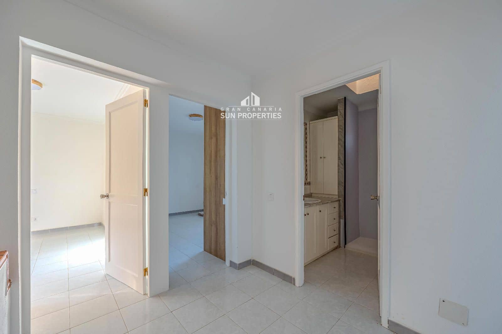 Maison de Ville de 4 chambres à louer à San Bartolome de Tirajana avec garage - 2 700 € (Ref: 10024427)