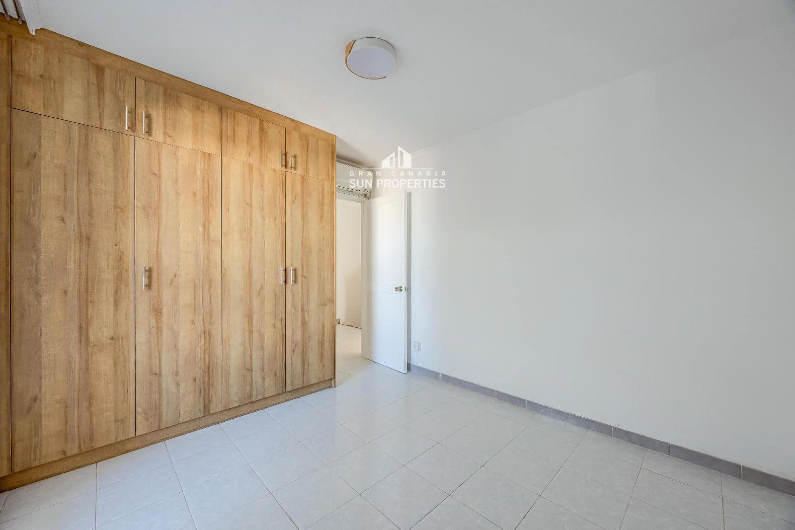 Maison de Ville de 4 chambres à louer à San Bartolome de Tirajana avec garage - 2 700 € (Ref: 10024427)