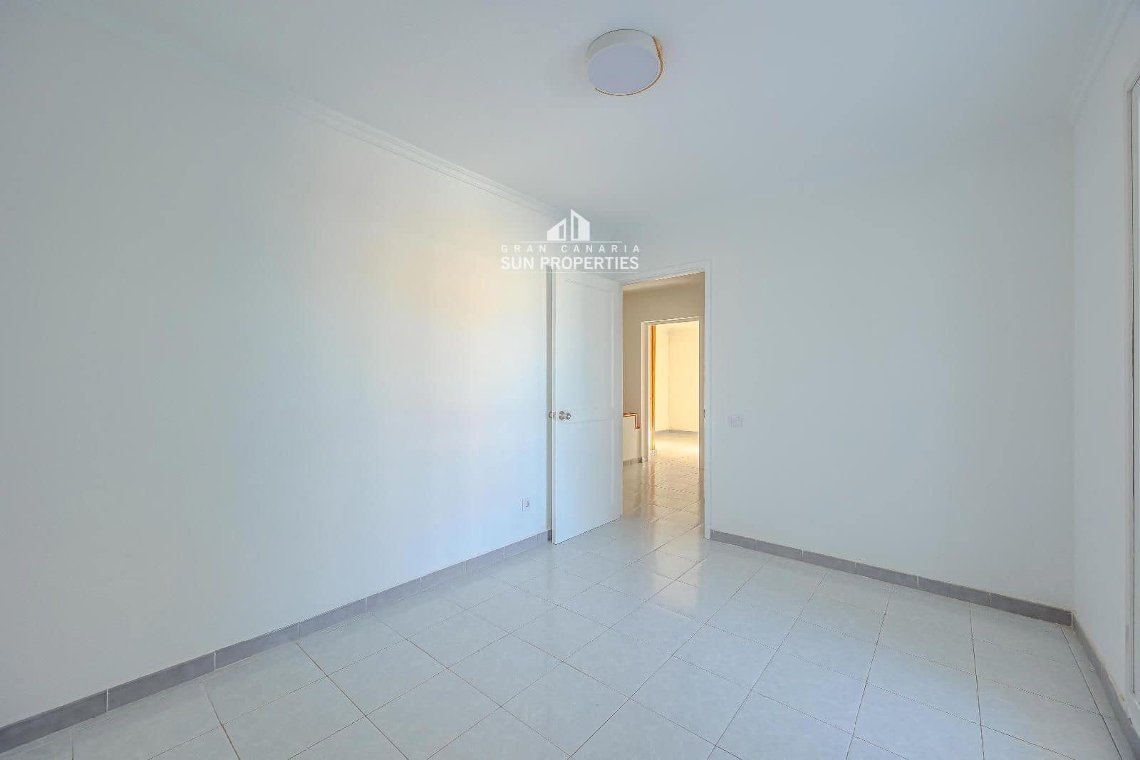 Maison de Ville de 4 chambres à louer à San Bartolome de Tirajana avec garage - 2 700 € (Ref: 10024427)
