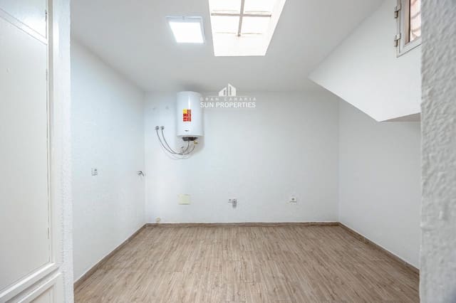 4 makuuhuone Omakotitalo vuokrattavana paikassa San Bartolomé de Tirajana mukana 
autotalli - 2 700 € (Ref: 10024427)