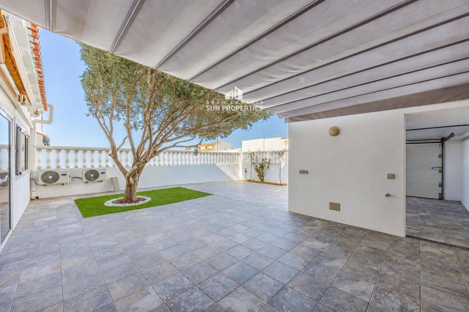 Maison de Ville de 4 chambres à louer à San Bartolome de Tirajana avec garage - 2 700 € (Ref: 10024427)