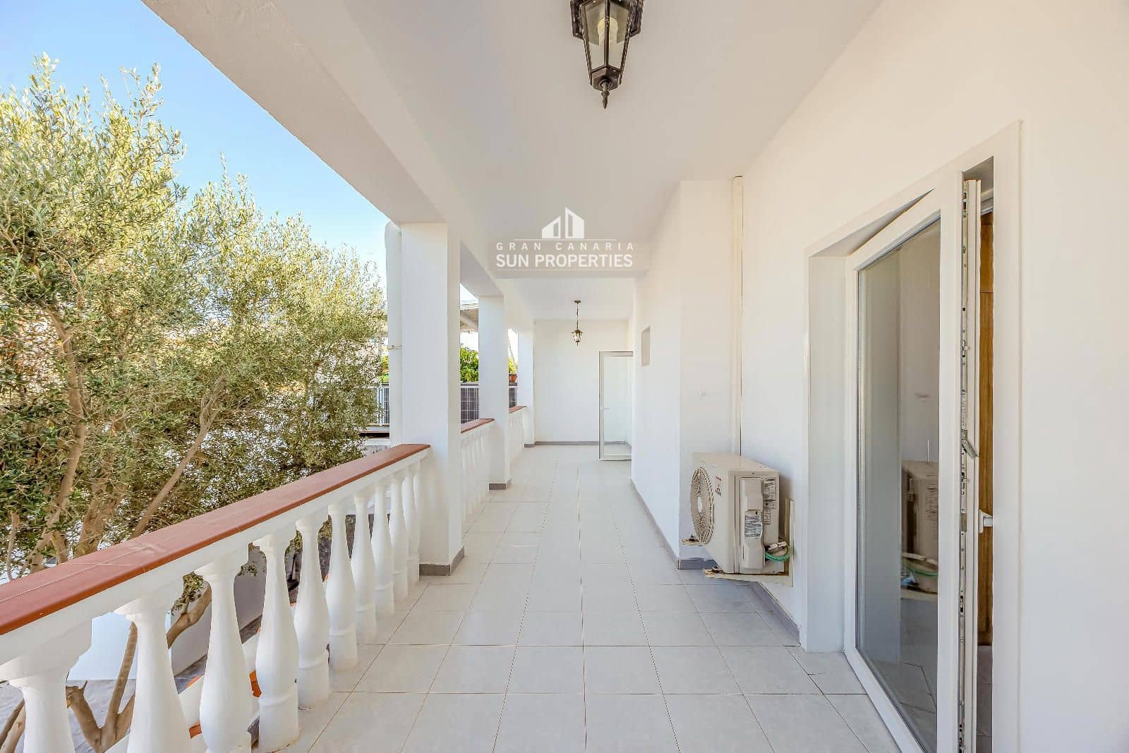 Maison de Ville de 4 chambres à louer à San Bartolome de Tirajana avec garage - 2 700 € (Ref: 10024427)