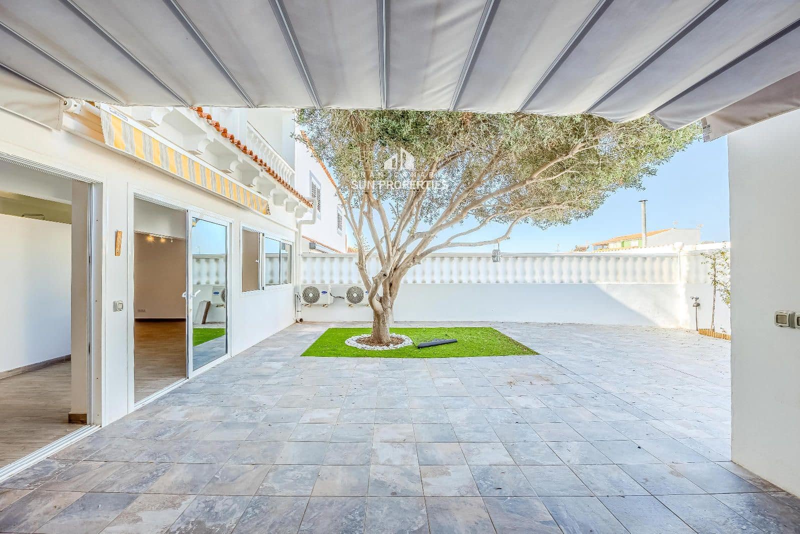 Maison de Ville de 4 chambres à louer à San Bartolome de Tirajana avec garage - 2 700 € (Ref: 10024427)