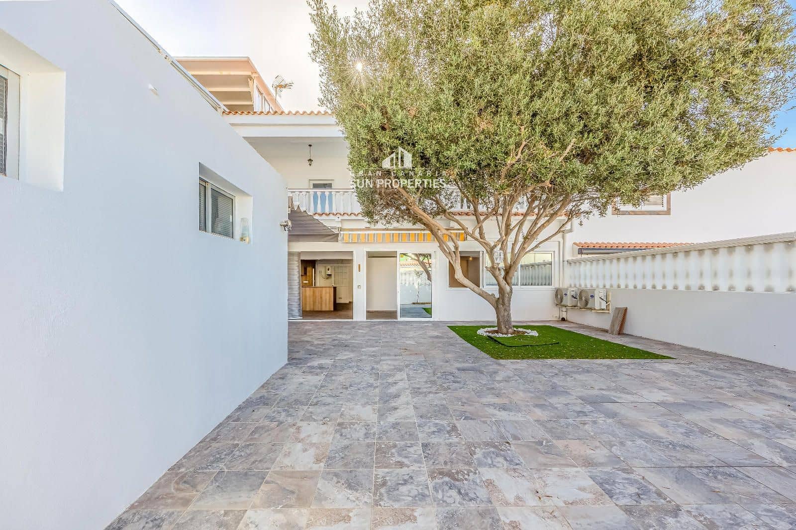 Maison de Ville de 4 chambres à louer à San Bartolome de Tirajana avec garage - 2 700 € (Ref: 10024427)