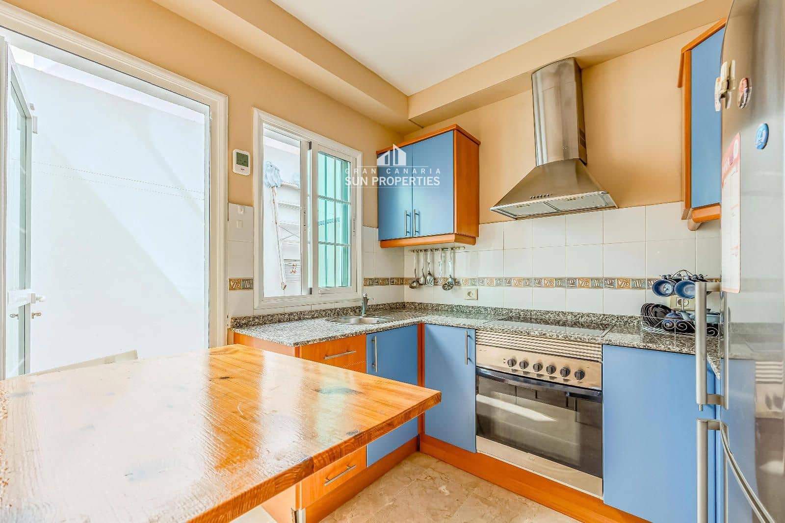 2 soverom Bungalow til leie i Mogan med svømmebasseng garasje - € 1 300 (Ref: 10184032)