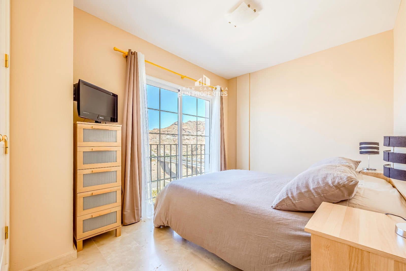 2 soverom Bungalow til leie i Mogan med svømmebasseng garasje - € 1 300 (Ref: 10184032)