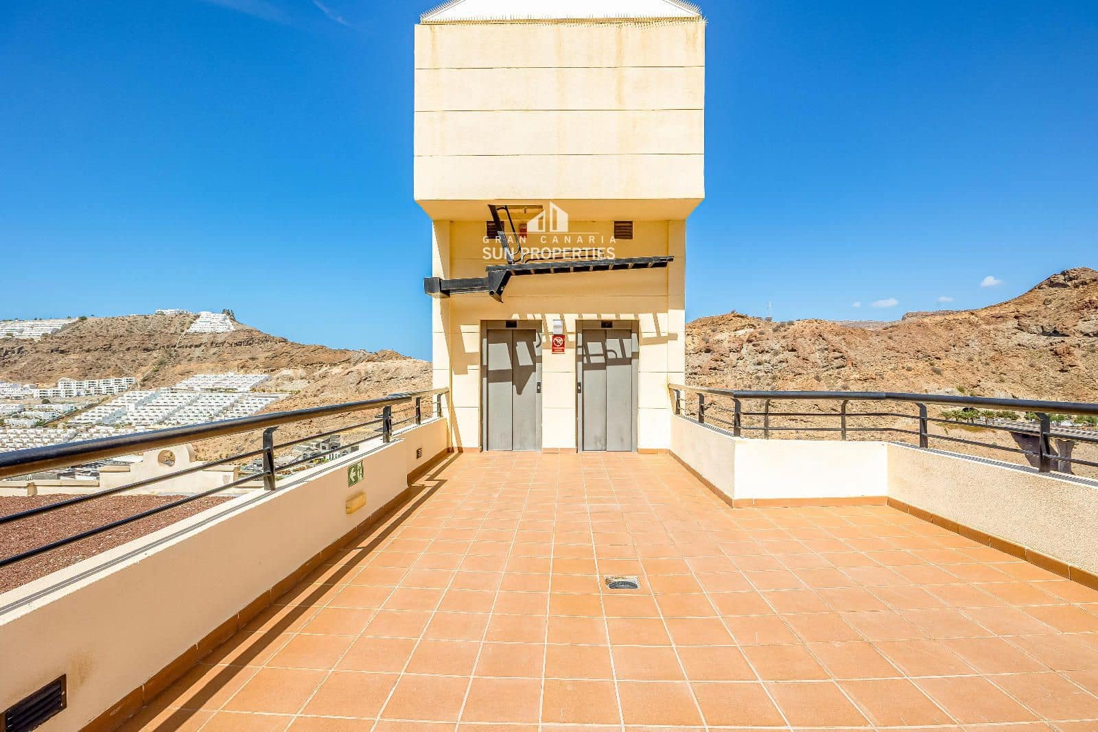 2 soverom Bungalow til leie i Mogan med svømmebasseng garasje - € 1 300 (Ref: 10184032)