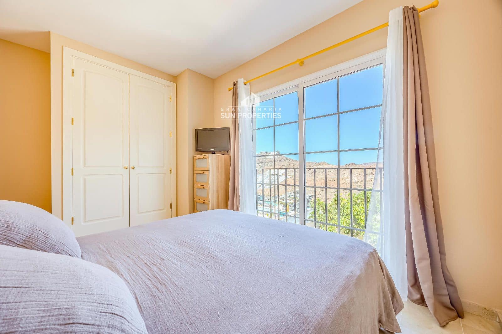 2 soverom Bungalow til leie i Mogan med svømmebasseng garasje - € 1 300 (Ref: 10184032)