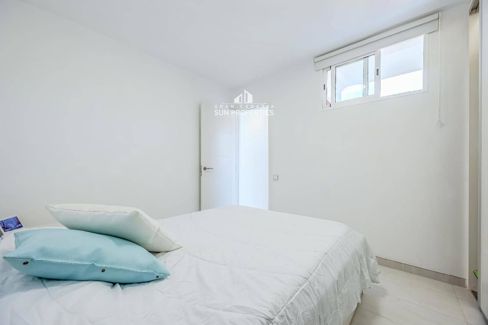 1 soverom Leilighet til leie i Playa del Aguila med svømmebasseng - € 1 350 (Ref: 4734220)