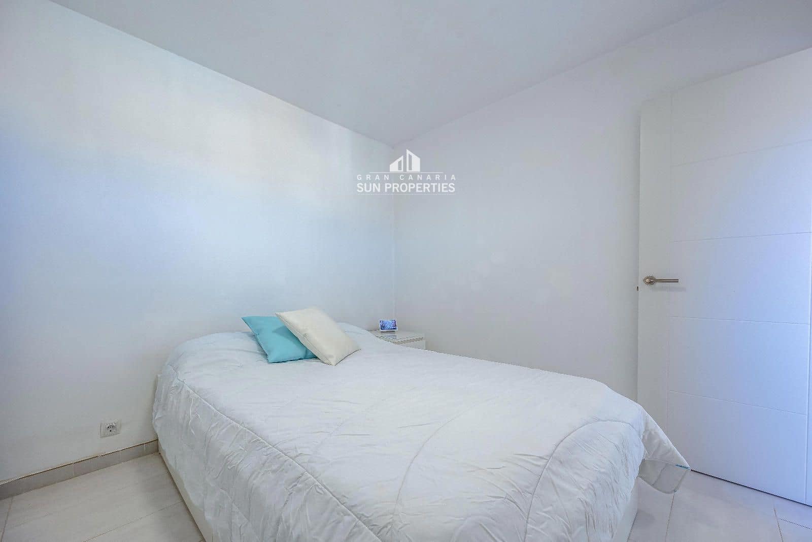 1 soverom Leilighet til leie i Playa del Aguila med svømmebasseng - € 1 350 (Ref: 4734220)
