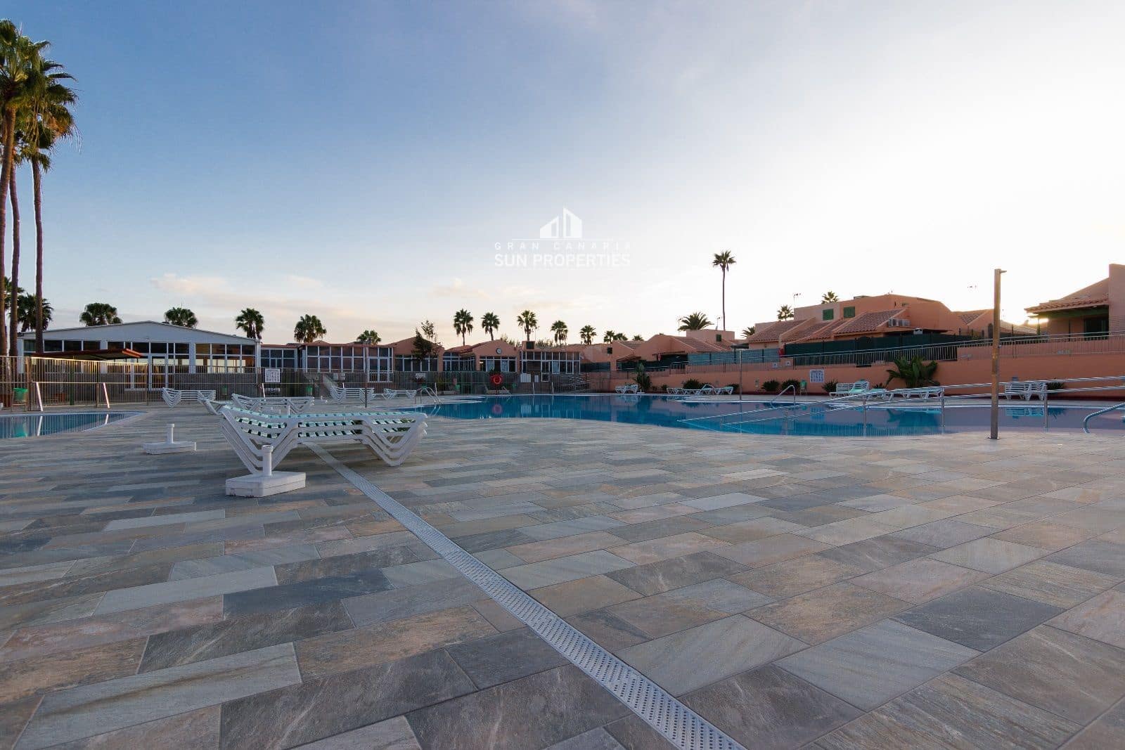 Bungalow de 2 chambres à louer à Sonneland avec piscine - 1 200 € (Ref: 5522435)