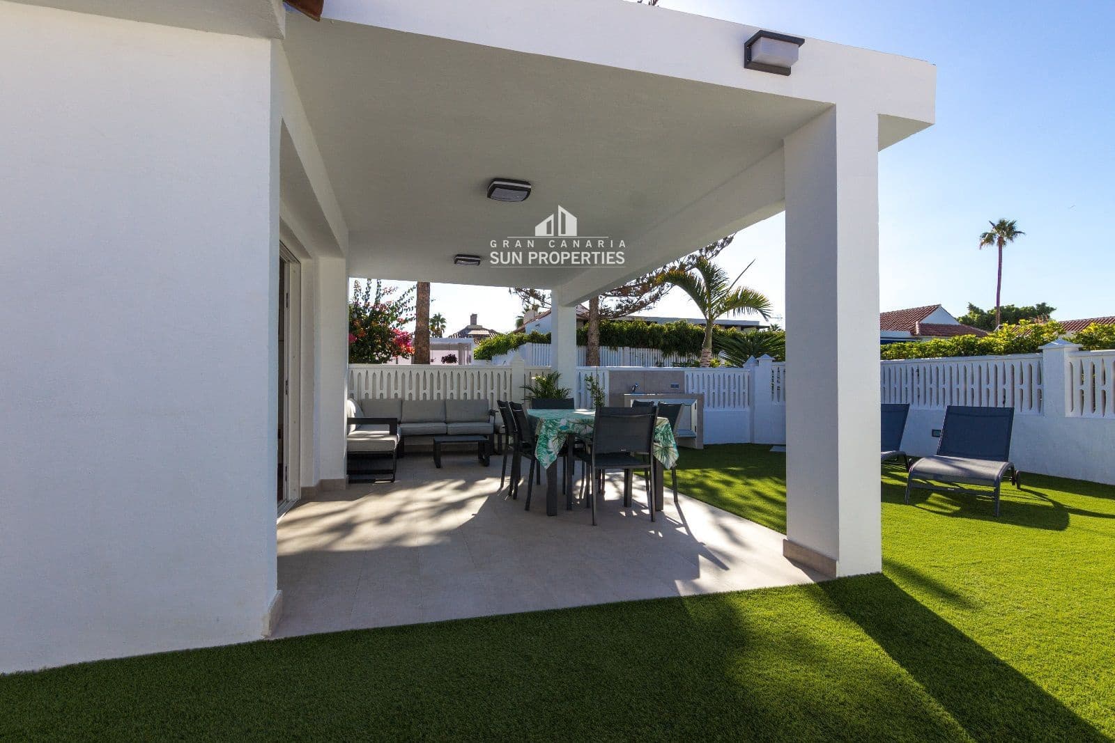 Bungalow de 2 habitaciones en Campo Internacional en alquiler con piscina - 1.900 € (Ref: 6326972)