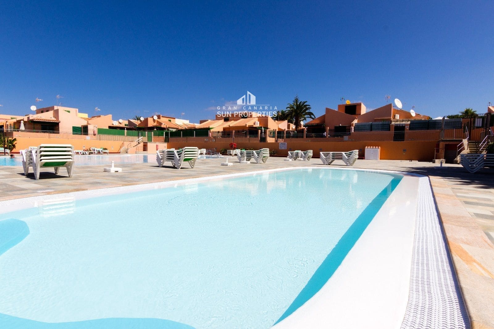 1 quarto Bungalow para arrendar em Sonneland com piscina - 1 000 € (Ref: 6340331)