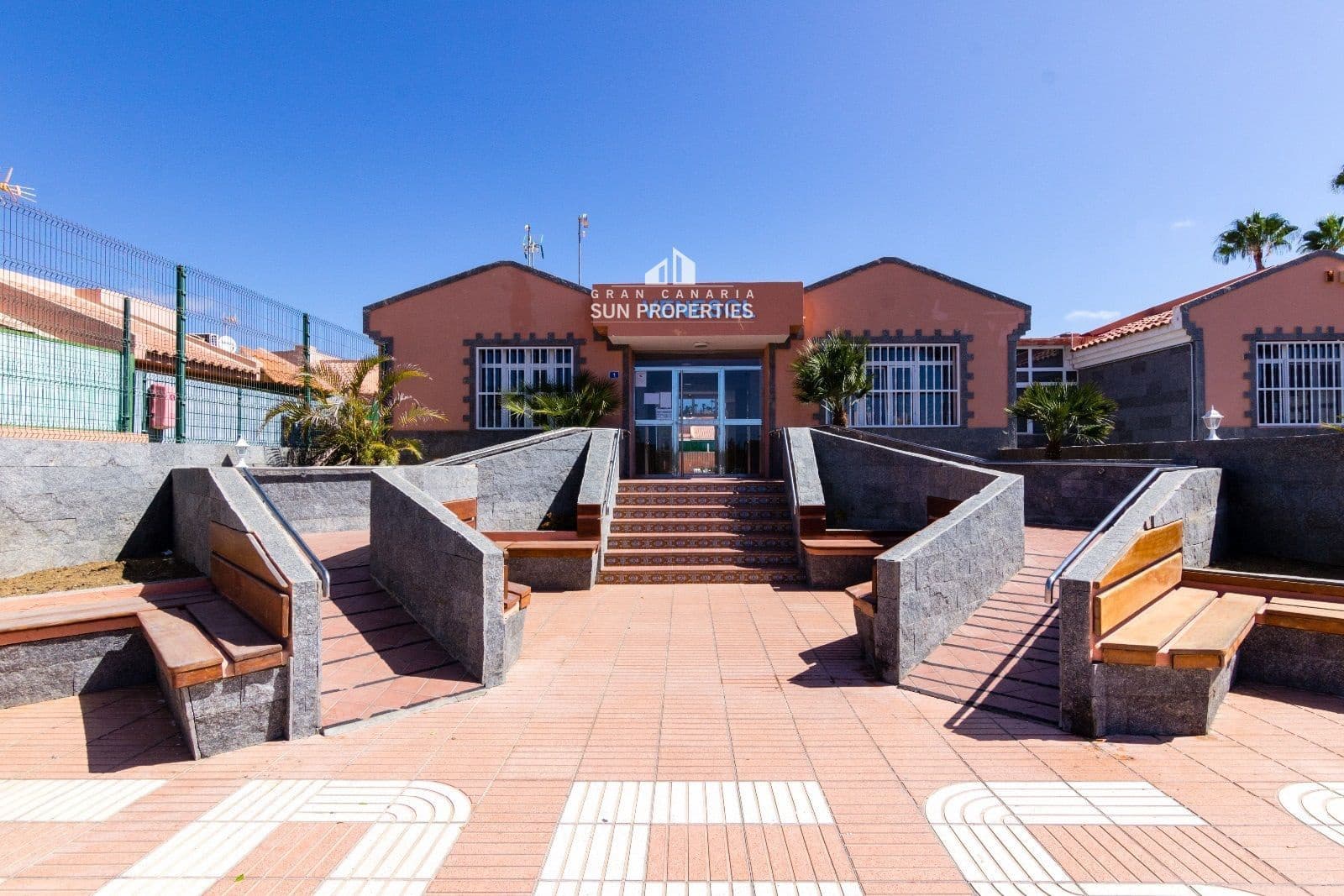 1 quarto Bungalow para arrendar em Sonneland com piscina - 1 000 € (Ref: 6340331)