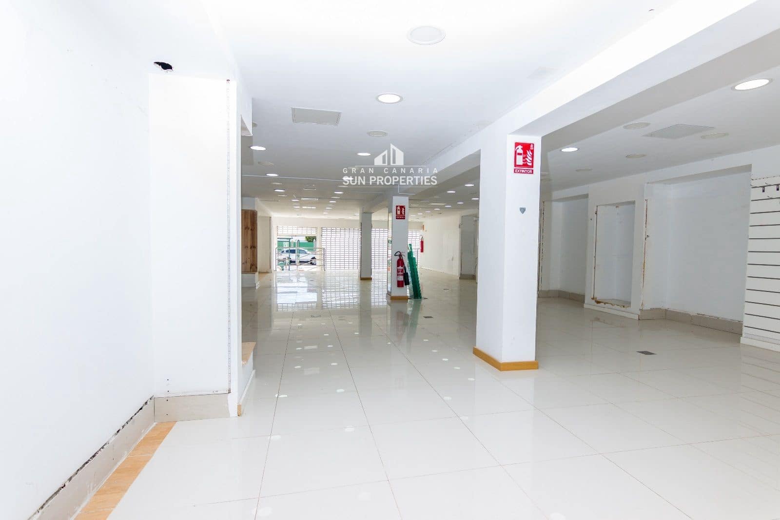 Commercial for sale in Playa del Ingles with garage - € 740,000 (Ref: 7221108)