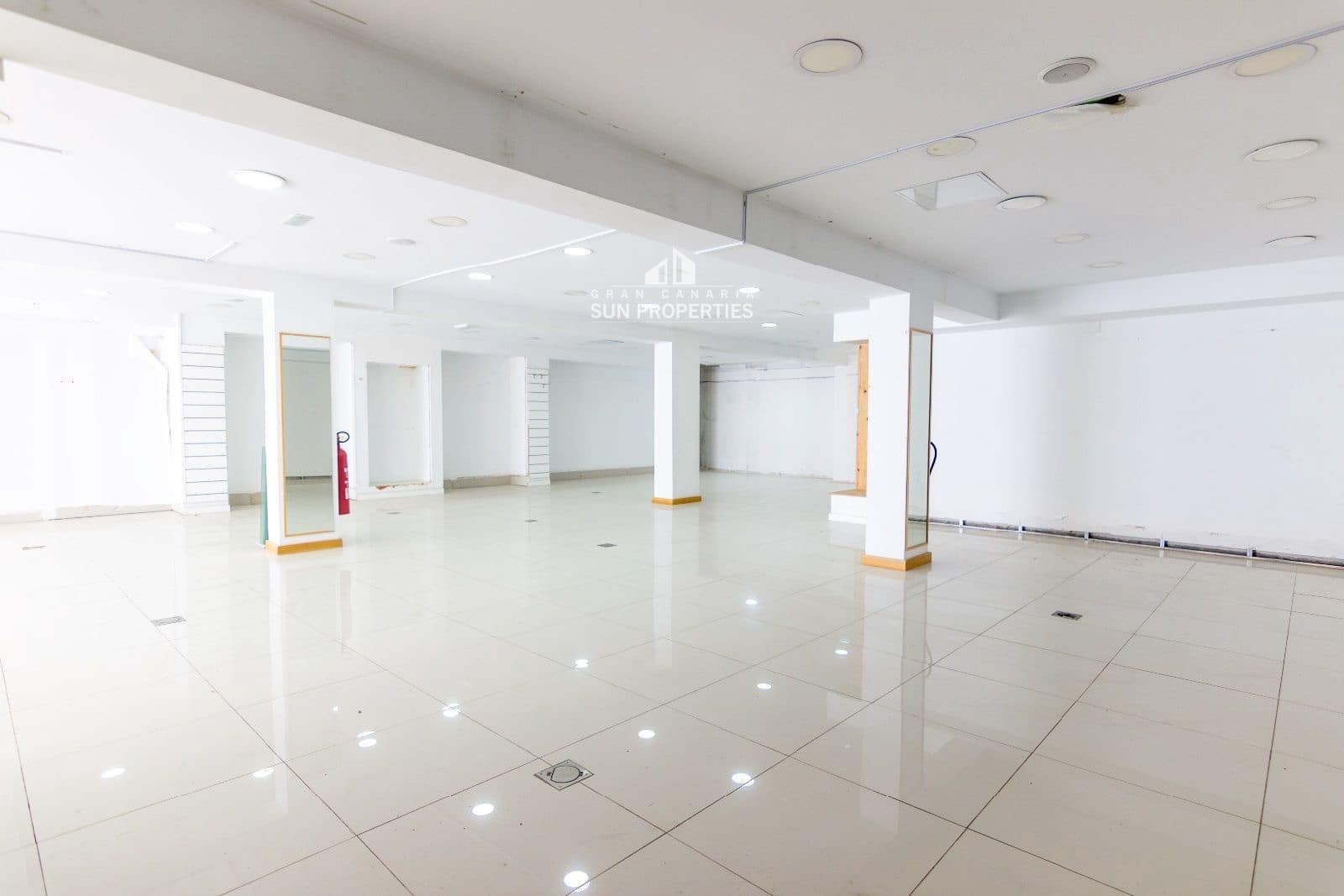 Commercial for sale in Playa del Ingles with garage - € 740,000 (Ref: 7221108)