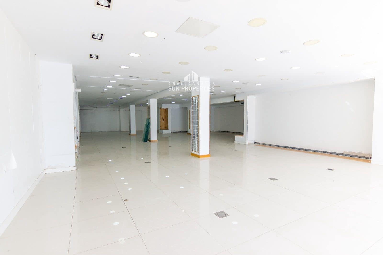 Commercial for sale in Playa del Ingles with garage - € 740,000 (Ref: 7221108)