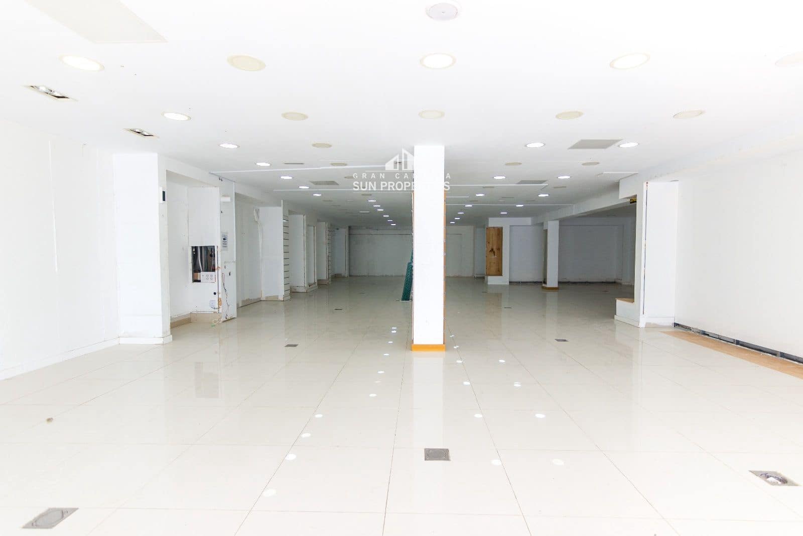 Commercial for sale in Playa del Ingles with garage - € 740,000 (Ref: 7221108)