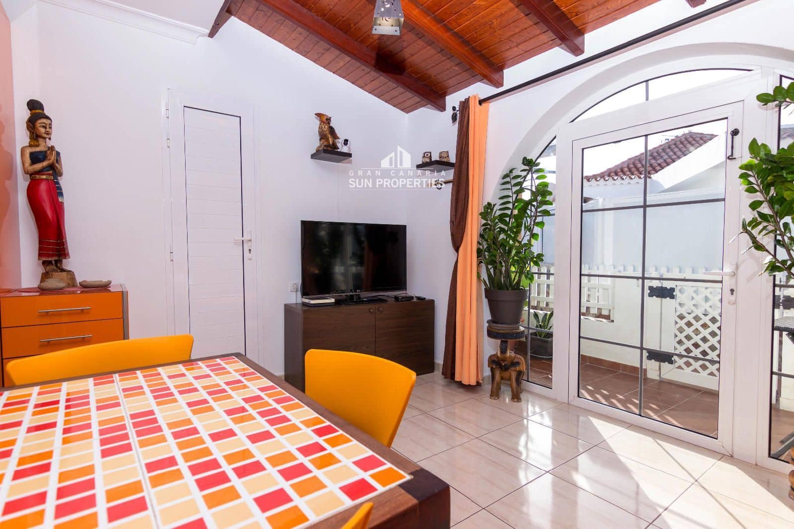 2 bedroom Bungalow for rent in San Bartolome de Tirajana with pool - € 1,200 (Ref: 8611889)