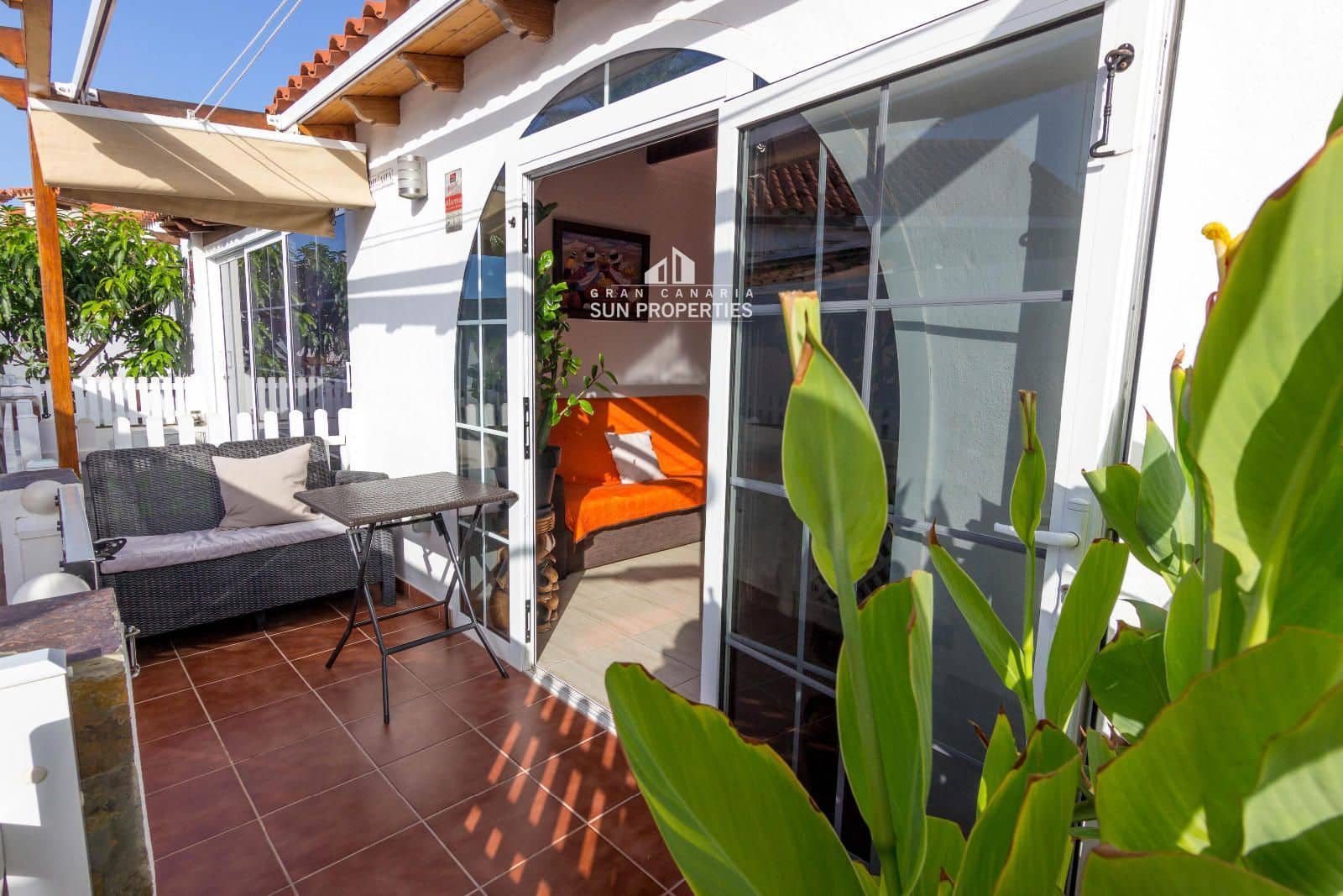 2 bedroom Bungalow for rent in San Bartolome de Tirajana with pool - € 1,200 (Ref: 8611889)