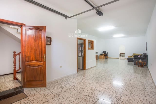 3 bedroom Villa for sale in Santa Lucía de Tirajana with garage - € 315,000 (Ref: 9101401)