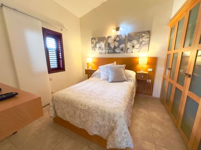 Bungalow de 2 habitaciones en Campo Internacional, San Bartolomé de Tirajana en alquiler con piscina - 1.500 € (Ref: 9324233)