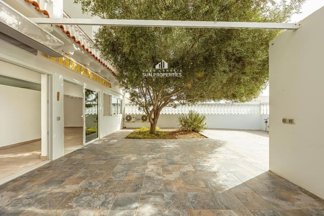 4 bedroom Townhouse for sale in San Bartolomé de Tirajana with garage - € 660,000 (Ref: 9382048)