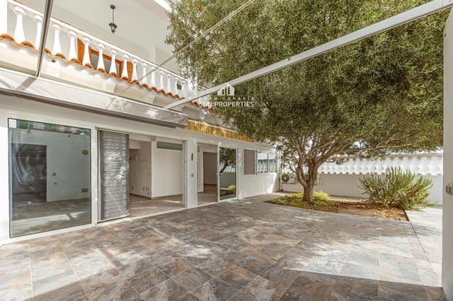 4 bedroom Townhouse for sale in San Bartolomé de Tirajana with garage - € 660,000 (Ref: 9382048)