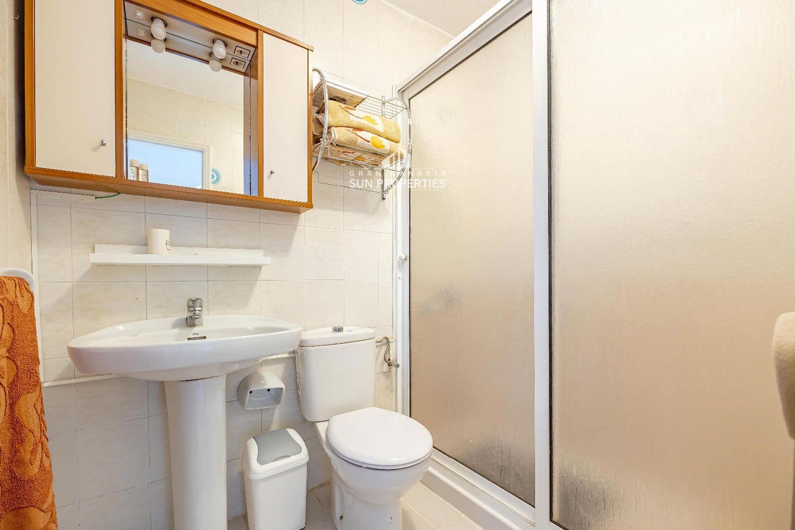 2 soverom Bungalow til leie i Sonneland med svømmebasseng - € 1 100 (Ref: 9659686)