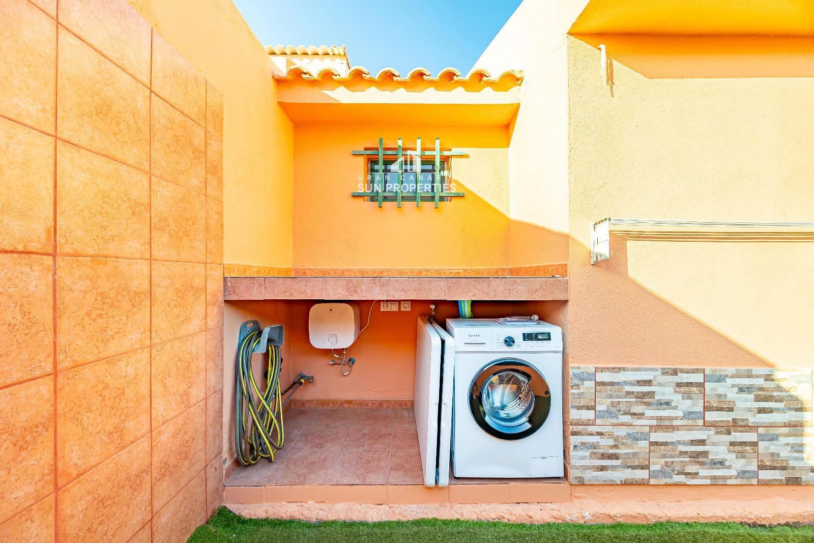 2 soverom Bungalow til leie i Sonneland med svømmebasseng - € 1 100 (Ref: 9659686)