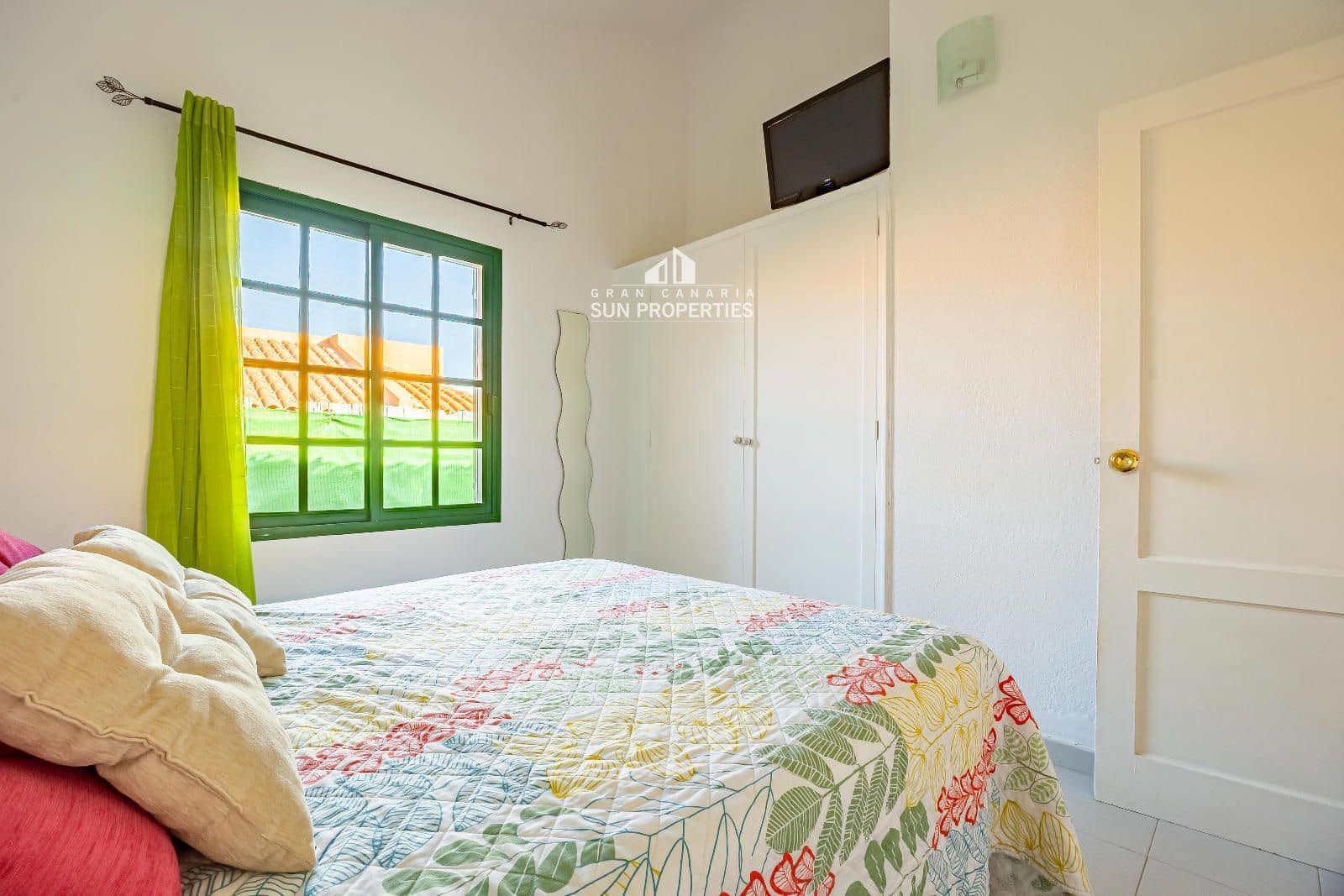 2 soverom Bungalow til leie i Sonneland med svømmebasseng - € 1 100 (Ref: 9659686)