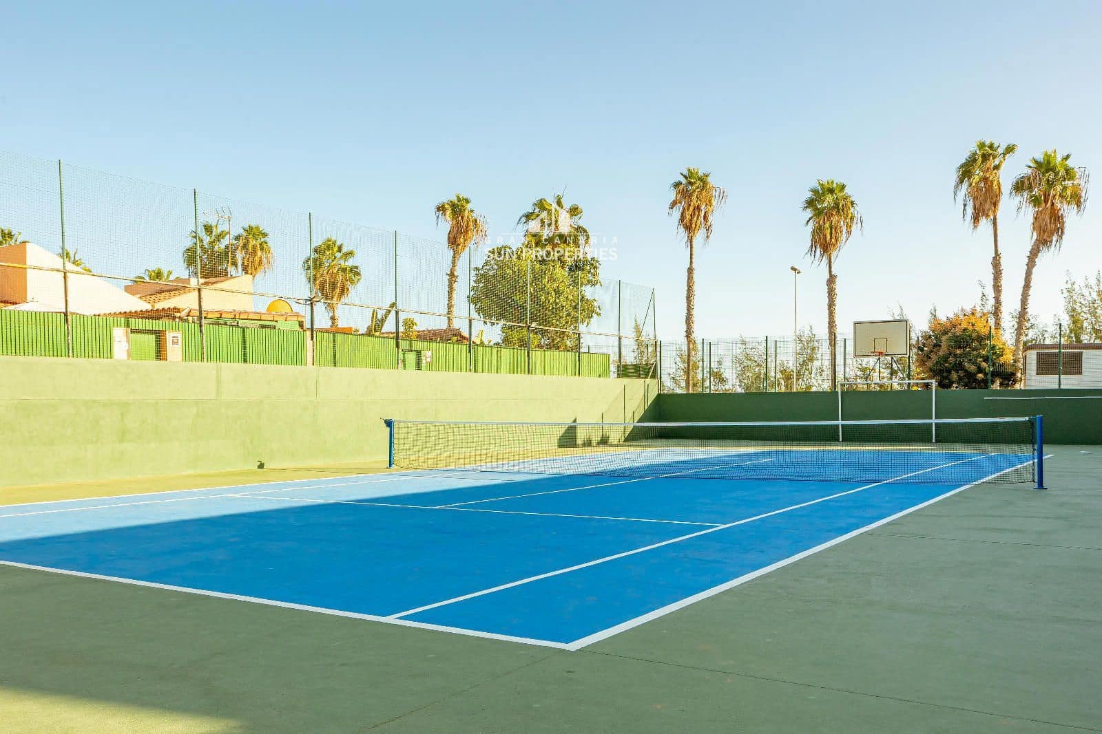 2 soverom Bungalow til leie i Sonneland med svømmebasseng - € 1 100 (Ref: 9659686)