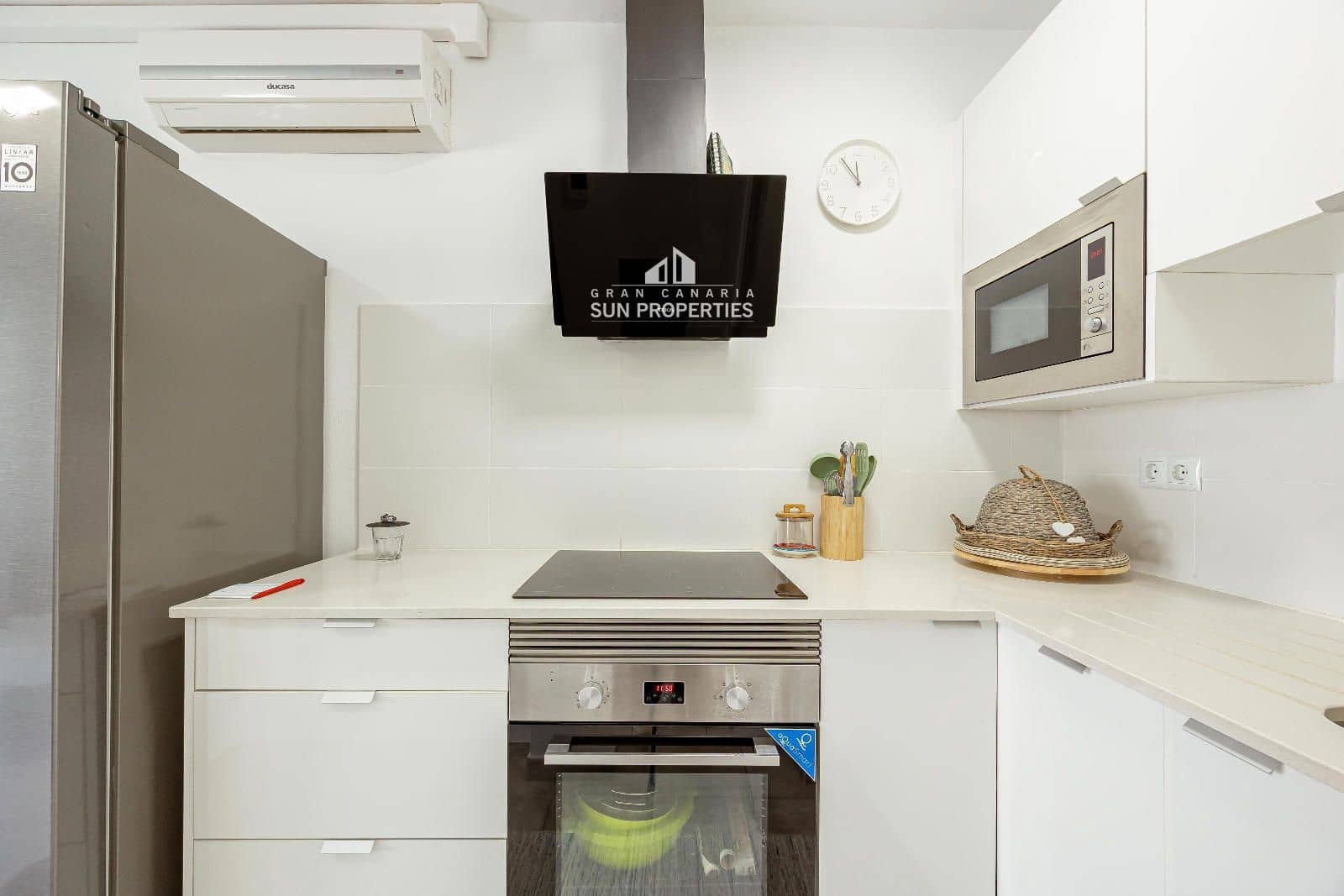 1 slaapkamer Bungalow te huur in San Bartolome de Tirajana met zwembad - € 1.200 (Ref: 9660822)