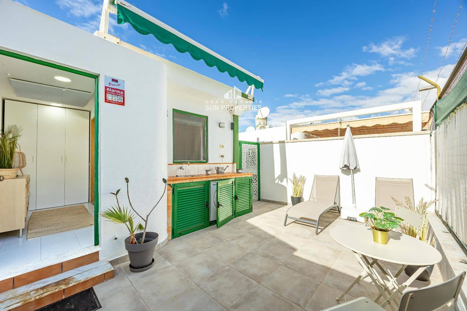 1 slaapkamer Bungalow te huur in San Bartolome de Tirajana met zwembad - € 1.200 (Ref: 9660822)