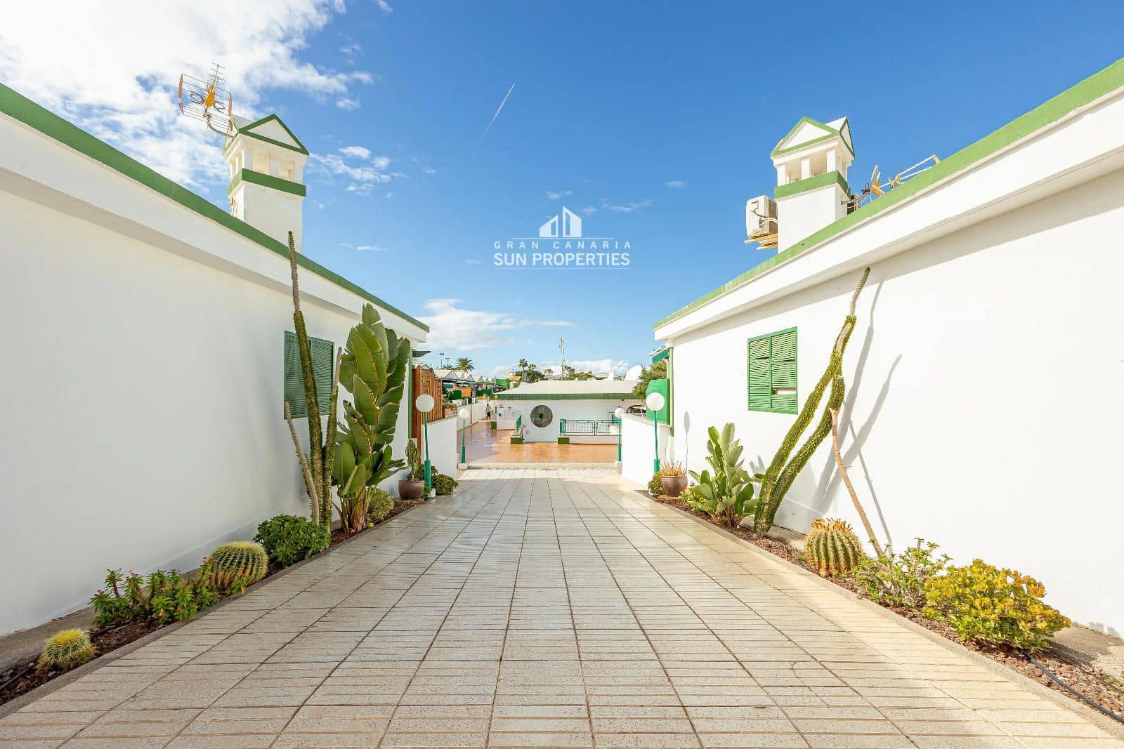 1 slaapkamer Bungalow te huur in San Bartolome de Tirajana met zwembad - € 1.200 (Ref: 9660822)