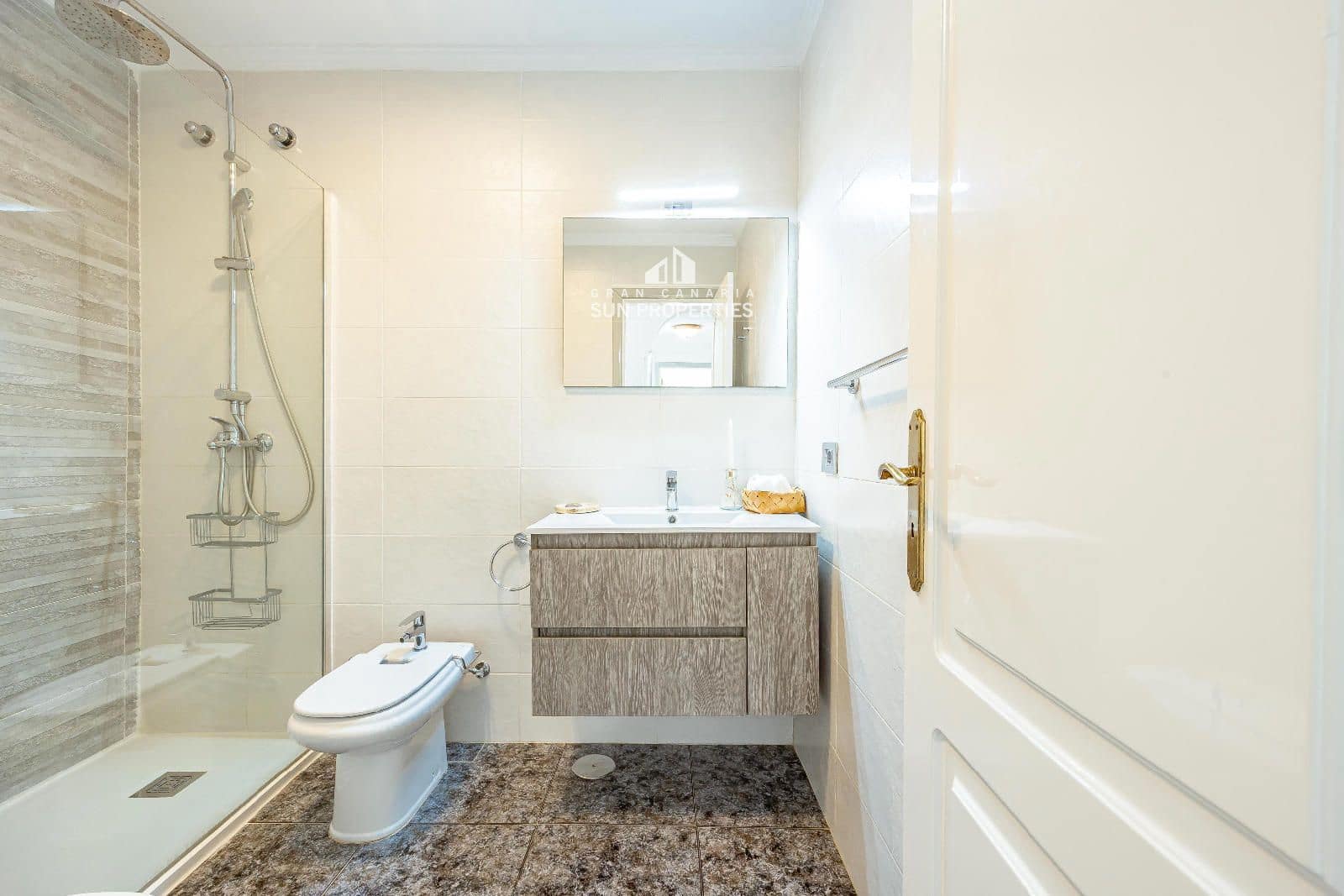 4 makuuhuone Asunto myytävänä paikassa Mogan mukana uima-altaan - 373 000 € (Ref: 9826050)