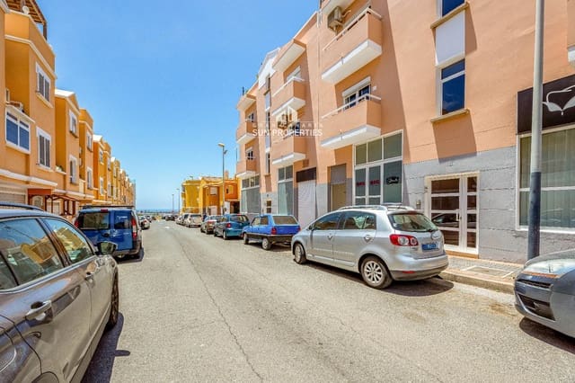 Kaupallinen vuokrattavana paikassa El Tablero, San Bartolomé de Tirajana - 1 250 € (Ref: 9874021)