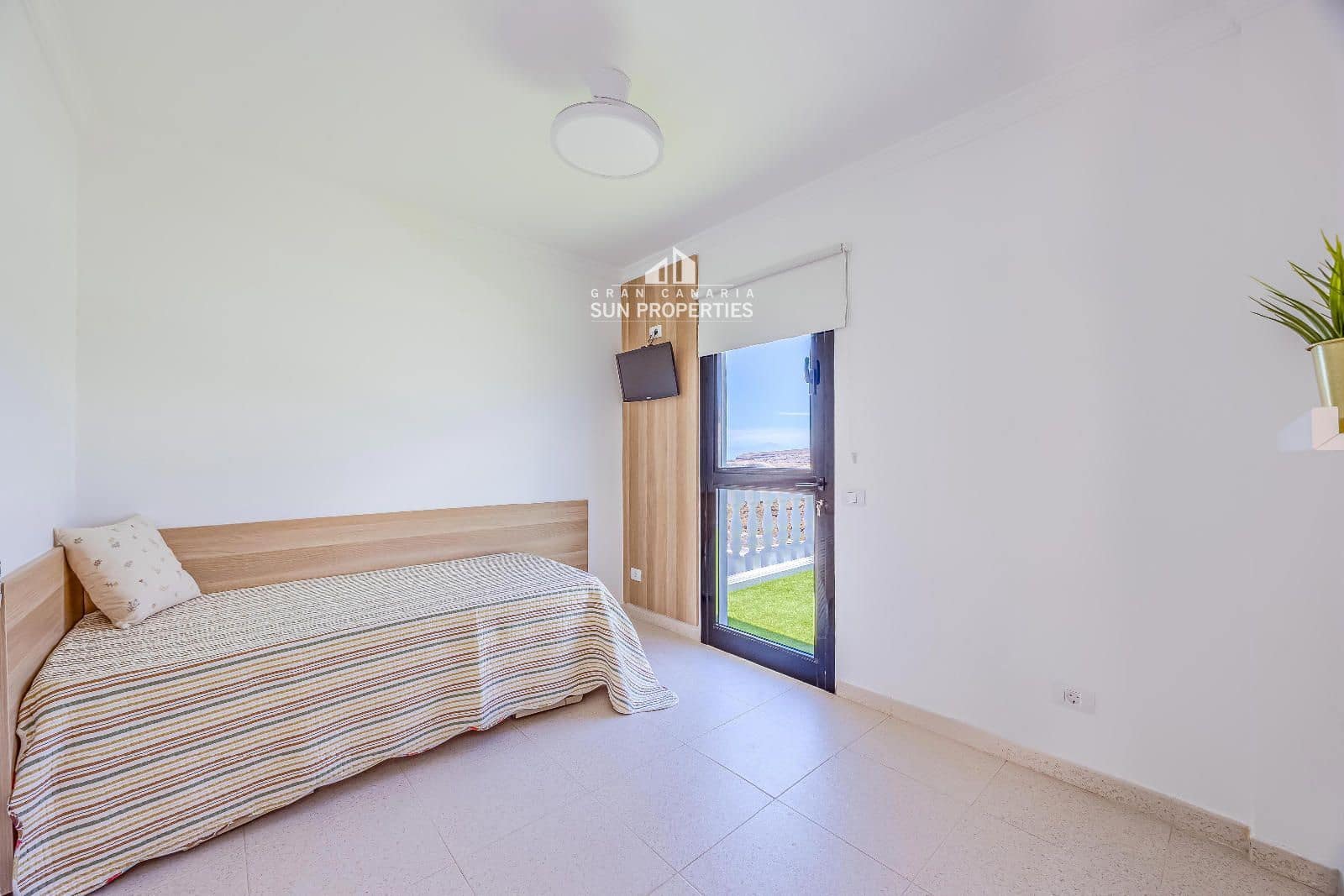 3 quarto Moradia para arrendar em Mogan com piscina garagem - 1 600 € (Ref: 9941564)