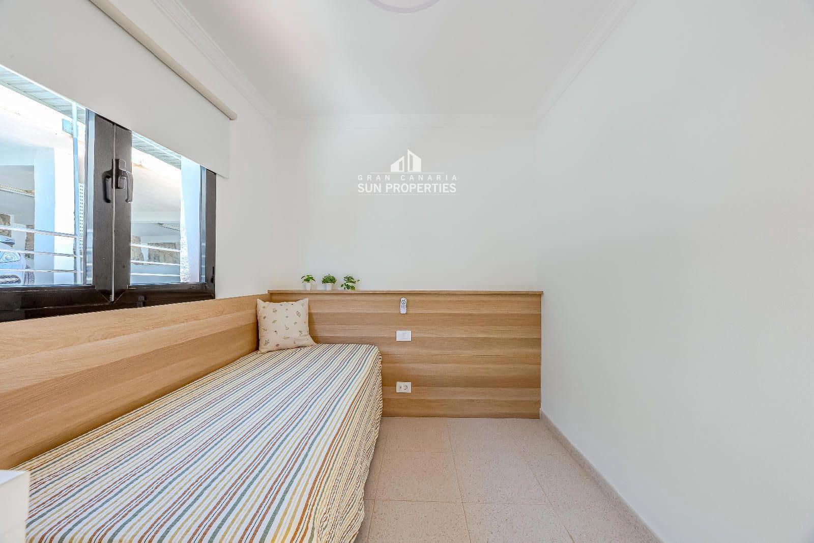 3 quarto Moradia para arrendar em Mogan com piscina garagem - 1 600 € (Ref: 9941564)