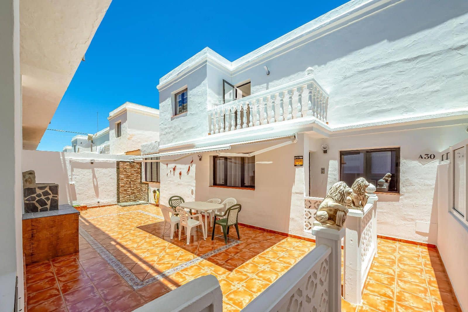 3 quarto Moradia para arrendar em Mogan com piscina garagem - 1 600 € (Ref: 9941564)