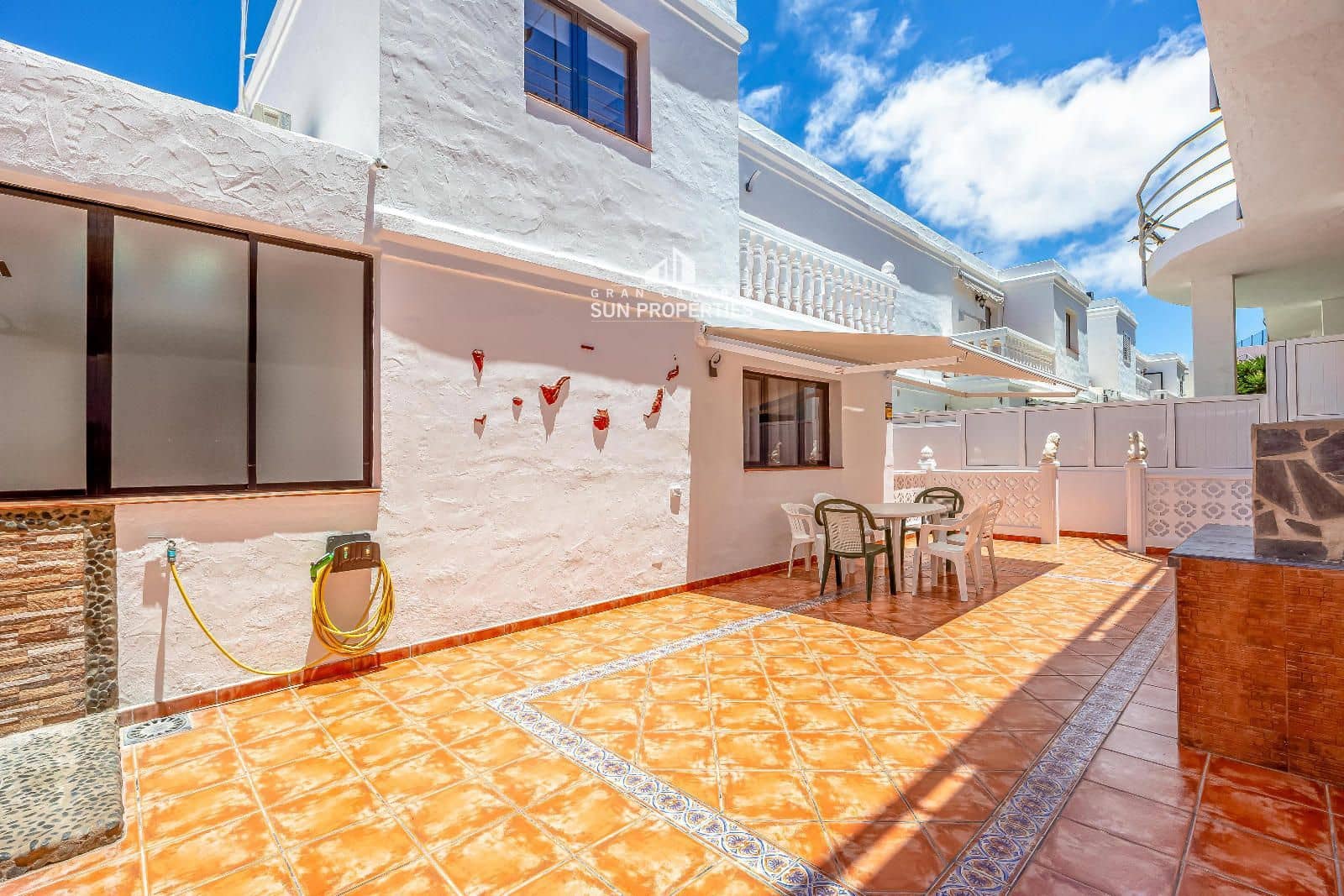 3 quarto Moradia para arrendar em Mogan com piscina garagem - 1 600 € (Ref: 9941564)