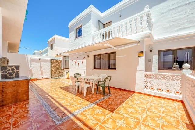 3 quarto Moradia para arrendar em Puerto Rico, Mogán com piscina garagem - 1 600 € (Ref: 9941564)