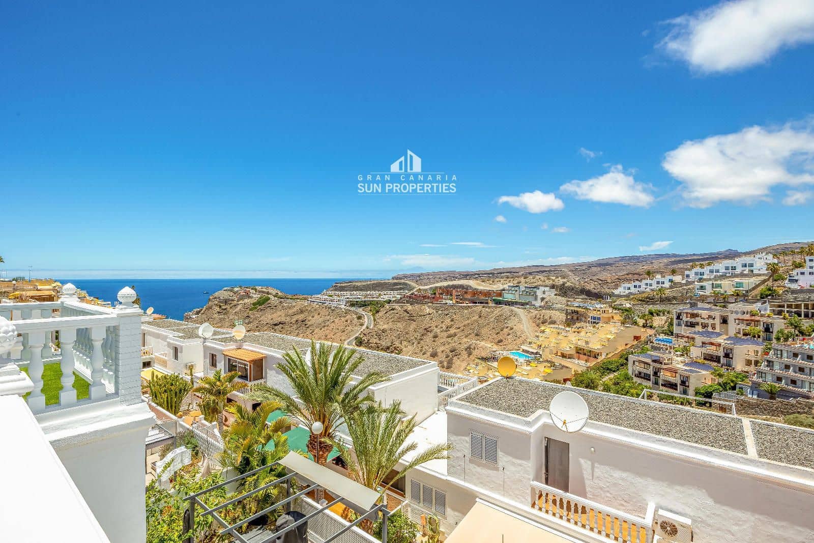3 quarto Moradia para arrendar em Mogan com piscina garagem - 1 600 € (Ref: 9941564)