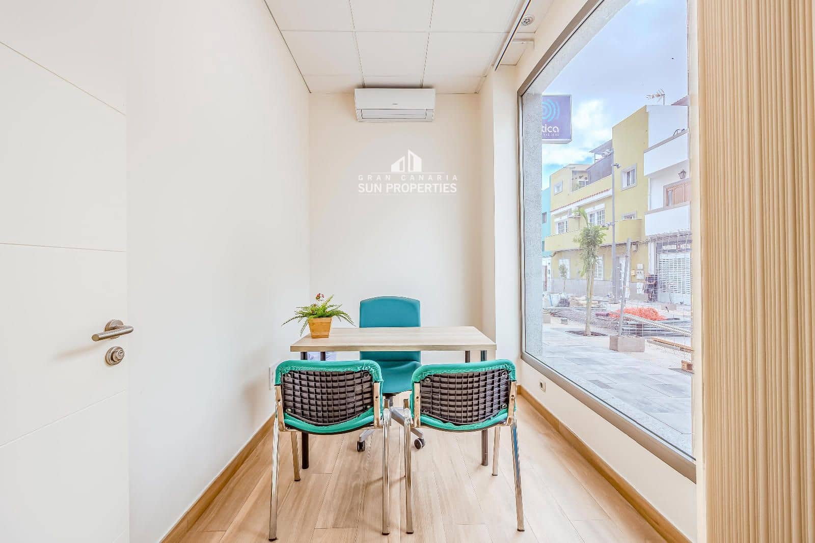 Comercial para arrendar em El Tablero - 1 605 € (Ref: 9953257)